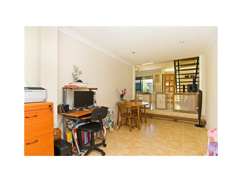 4/6 Duet Dr, Mermaid Waters QLD 4218