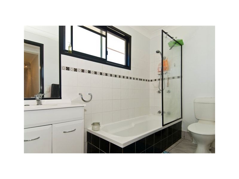 4/6 Duet Dr, Mermaid Waters QLD 4218