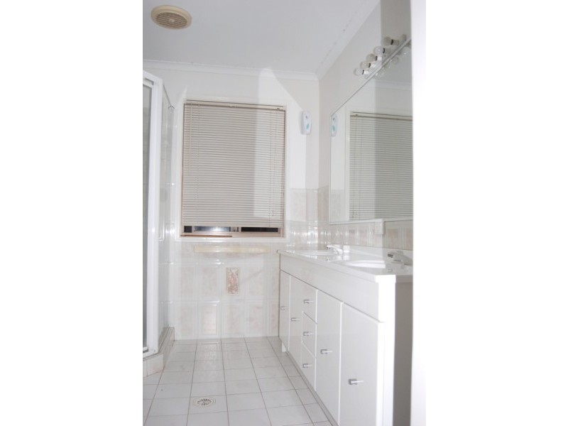 24 Placid Ct, Varsity Lakes QLD 4227