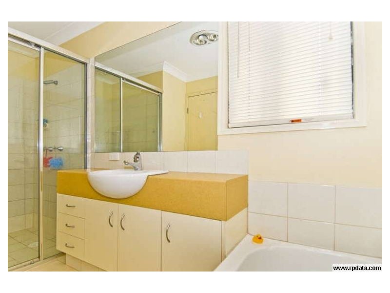 18 Royal links Dr, Robina QLD 4226