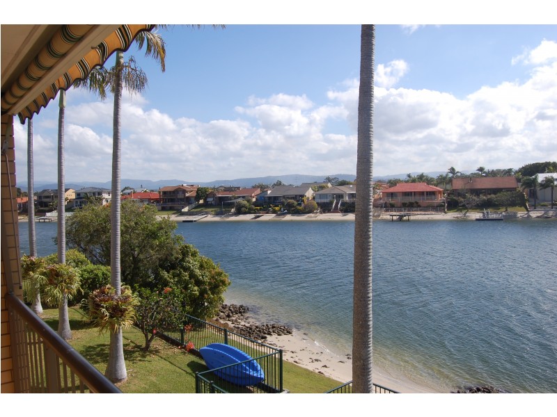 6/4 Aquila Court, Mermaid Waters QLD 4218