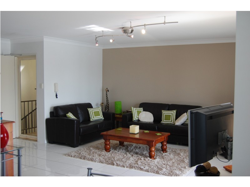 6/4 Aquila Court, Mermaid Waters QLD 4218