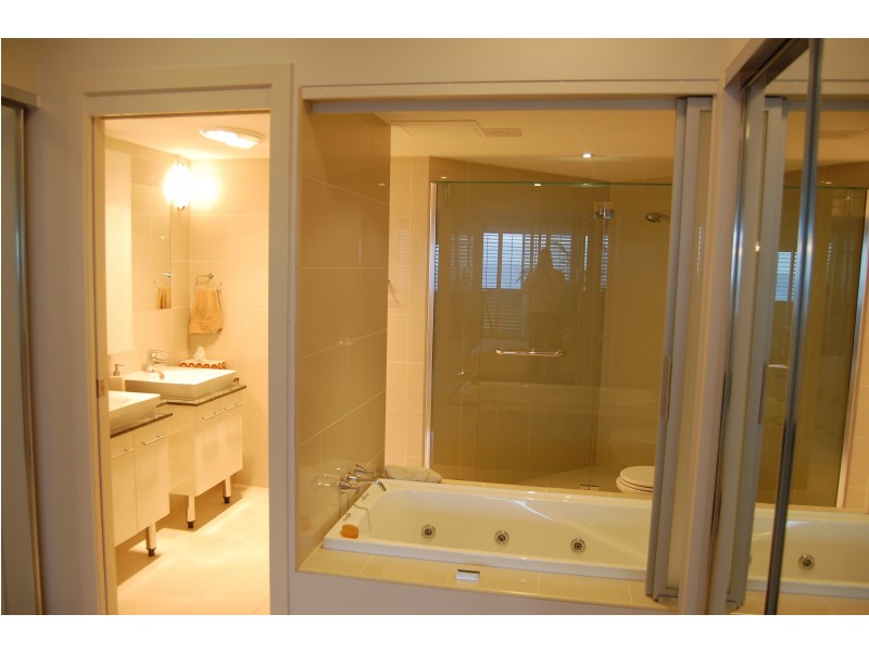 27/19 Mermaid Avenue, Broadbeach QLD 4218