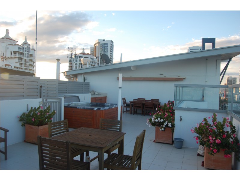 27/19 Mermaid Avenue, Broadbeach QLD 4218