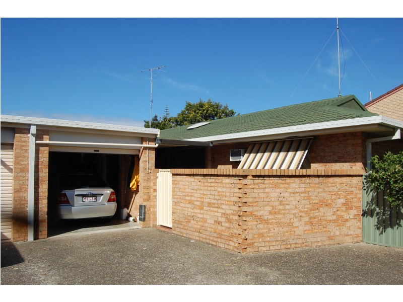 4/141 Sunshine Blvd, Mermaid Waters QLD 4218