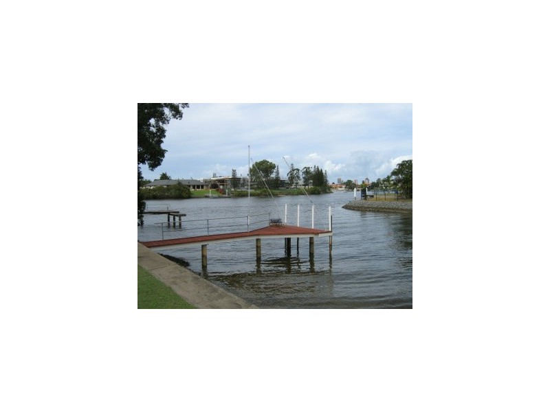 15 Cedar Place, Broadbeach Waters QLD 4218