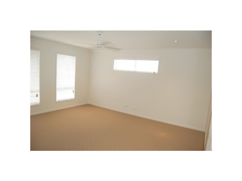 17 Valetta st, Varsity Lakes QLD 4227