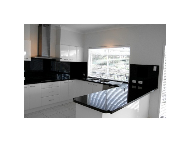 17 Valetta st, Varsity Lakes QLD 4227