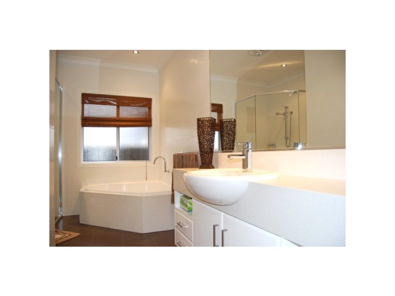 12 Moyenne Cr, Varsity Lakes QLD 4227