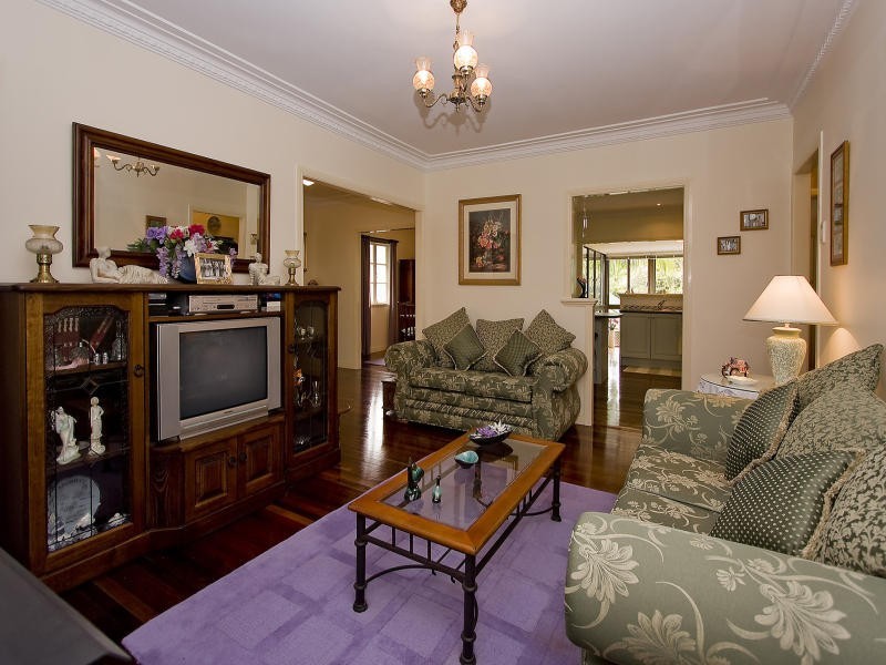 14 Thomas St., Camp Hill QLD 4152