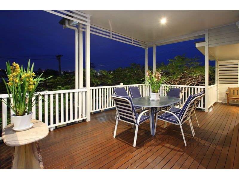 9 Lockyer St, Camp Hill QLD 4152