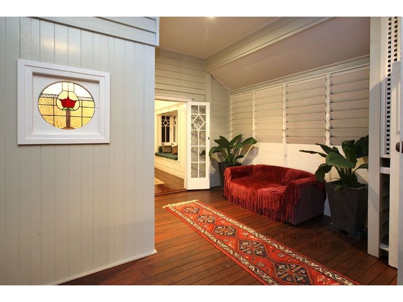 9 Lockyer St, Camp Hill QLD 4152