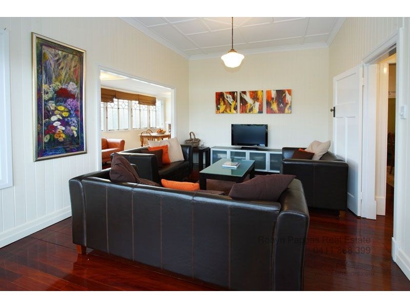 9 Lockyer St, Camp Hill QLD 4152