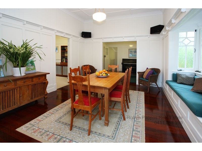 9 Lockyer St, Camp Hill QLD 4152