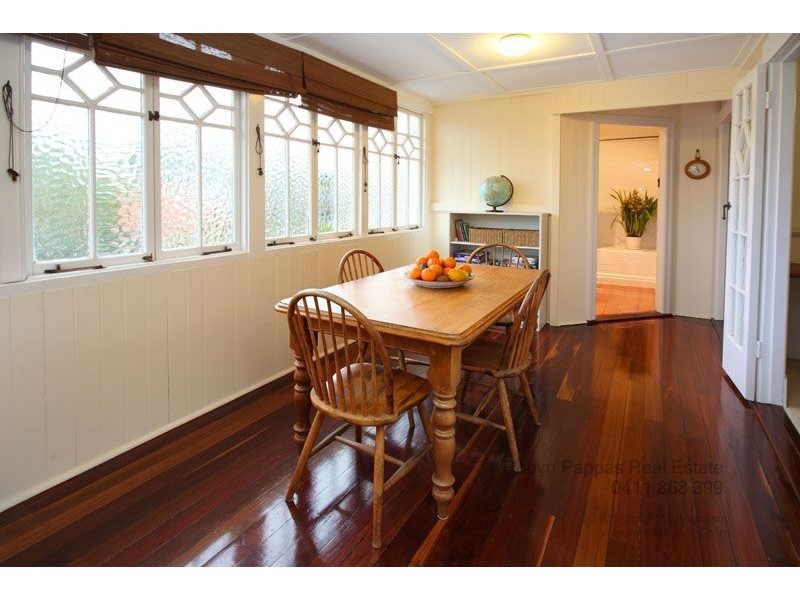 9 Lockyer St, Camp Hill QLD 4152