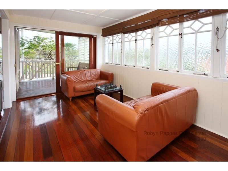 9 Lockyer St, Camp Hill QLD 4152