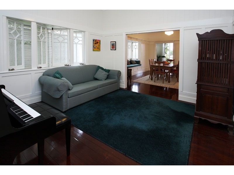 9 Lockyer St, Camp Hill QLD 4152