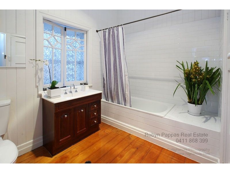 9 Lockyer St, Camp Hill QLD 4152