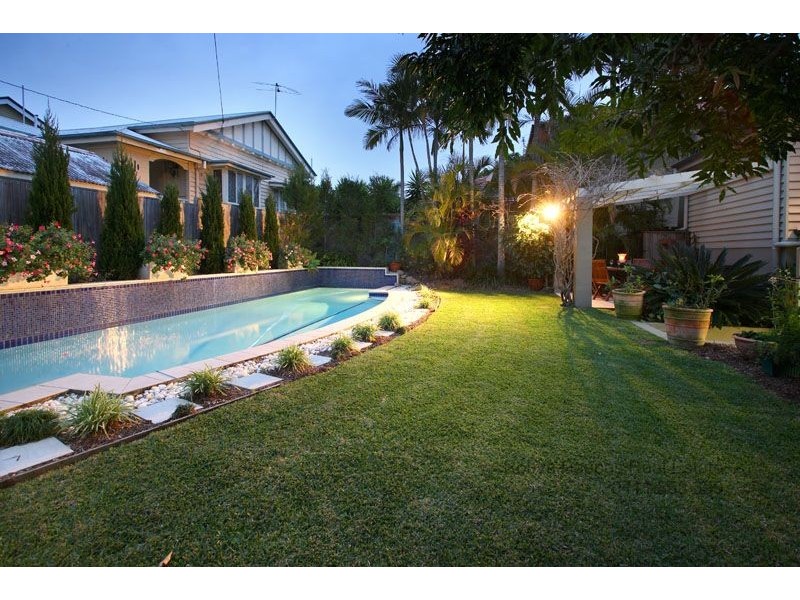 9 Lockyer St, Camp Hill QLD 4152