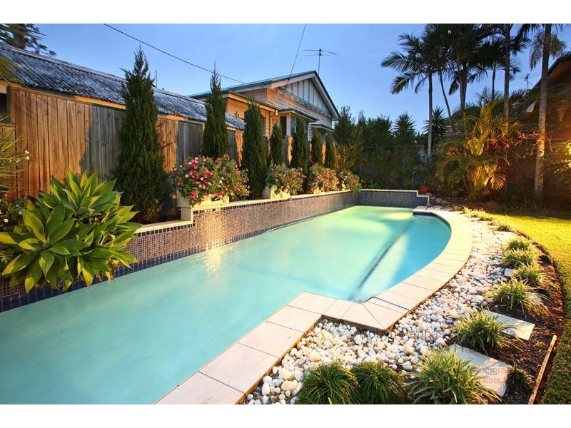 9 Lockyer St, Camp Hill QLD 4152