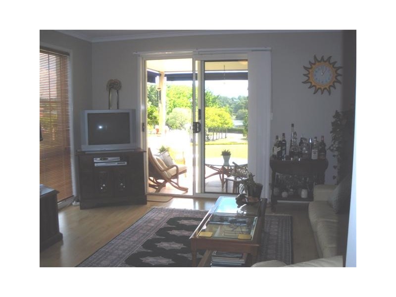 6 Jetty Walk, Forest Lake QLD 4078