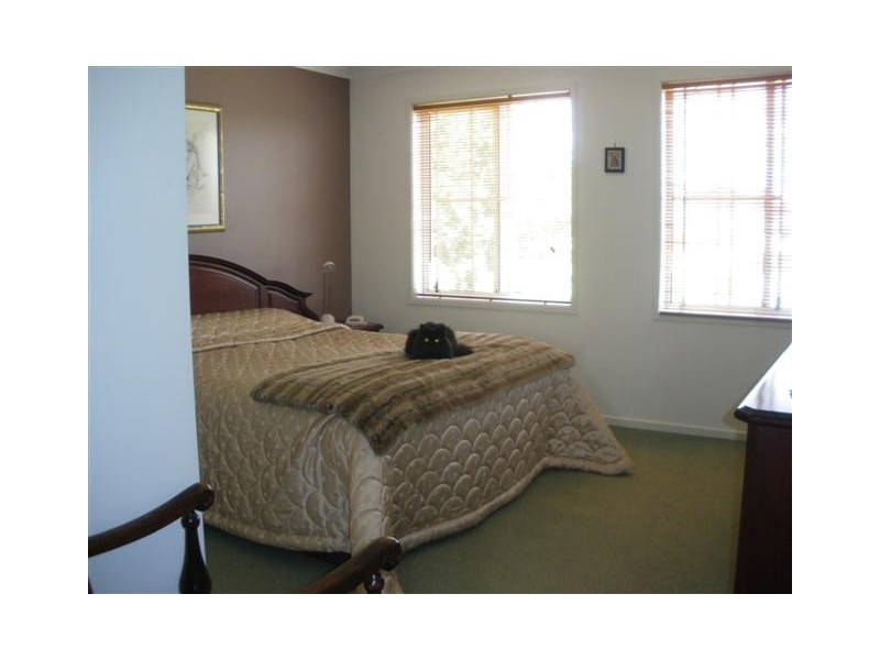 6 Jetty Walk, Forest Lake QLD 4078