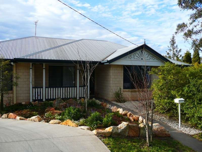 16 Rangeview Road, Blue Mountain Heights QLD 4350
