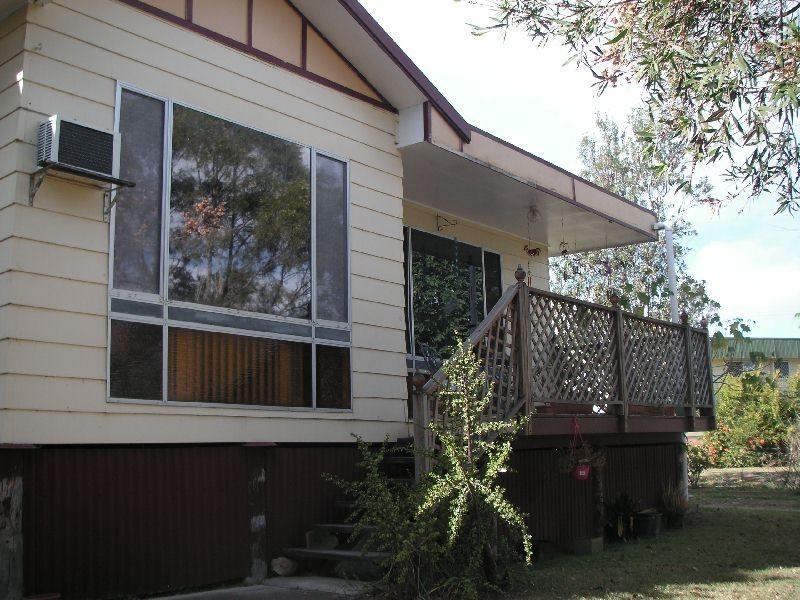 6 Dale Street, Crows Nest QLD 4355