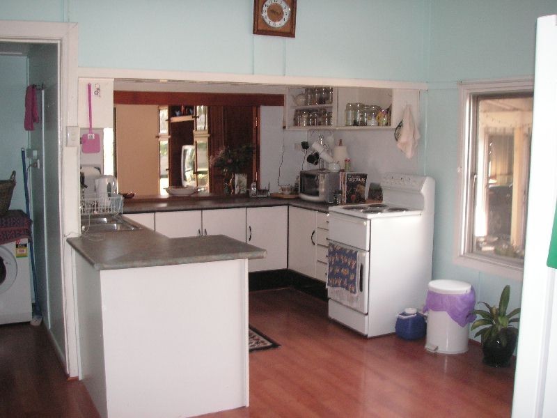 6 Dale Street, Crows Nest QLD 4355