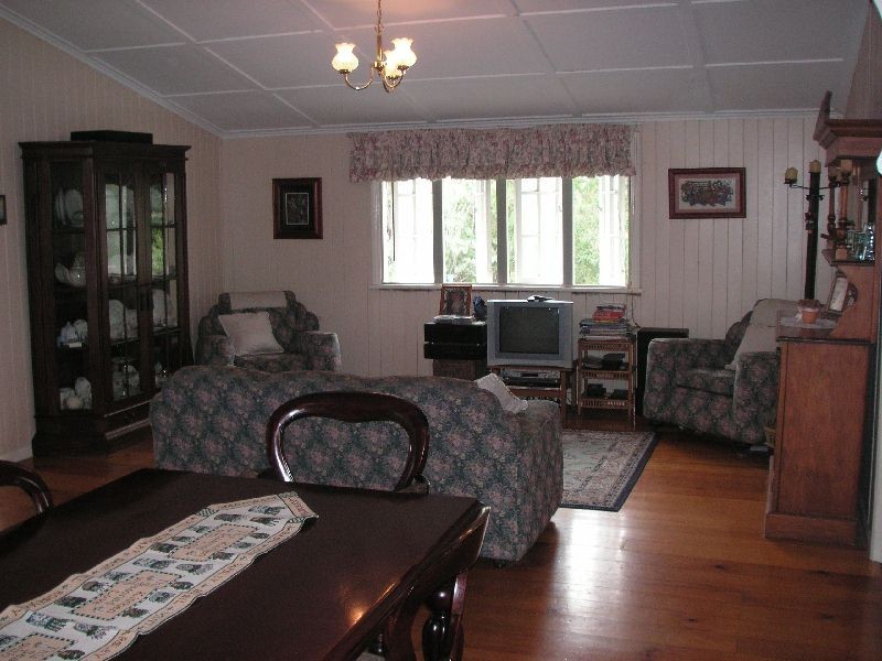 11 Creek Street, Crows Nest QLD 4355