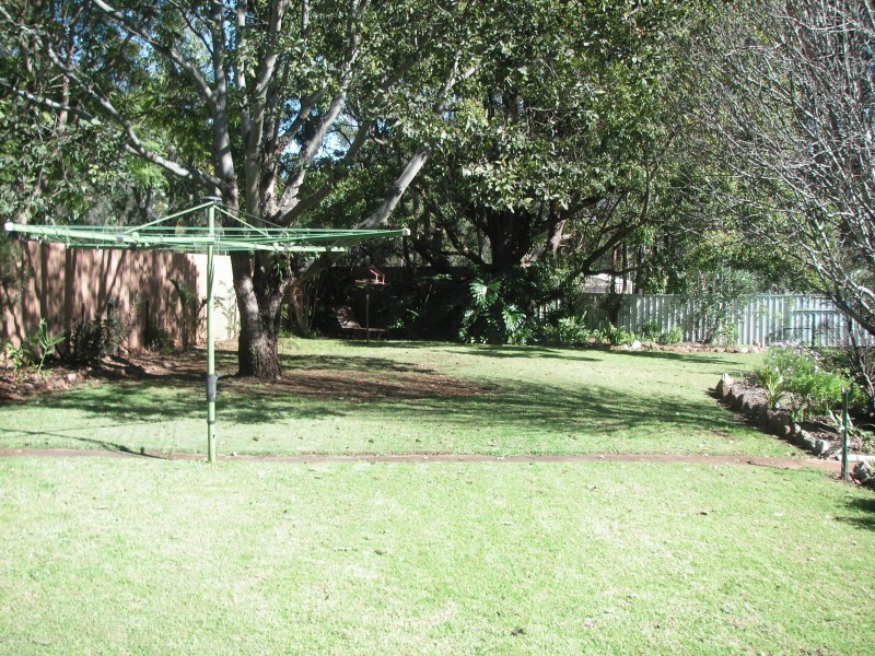 4 Mogg Road, Hampton QLD 4352