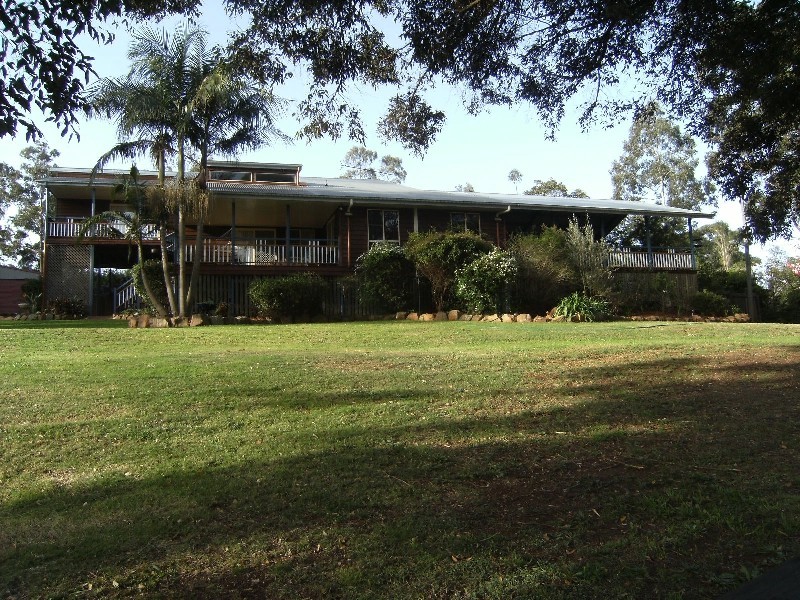 8 Dau Road, Highfields QLD 4352