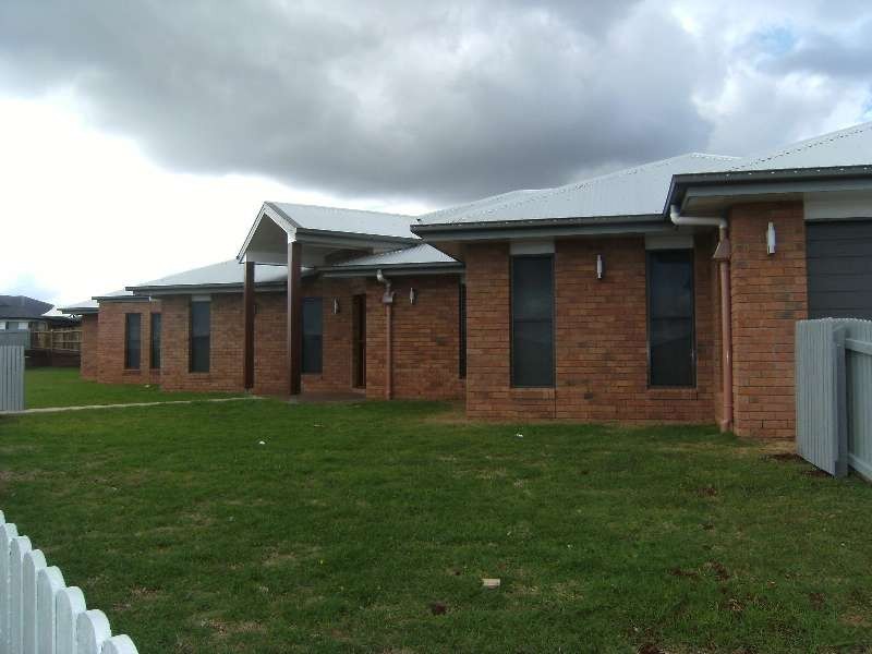 1 Krefter Crescent, Highfields QLD 4352