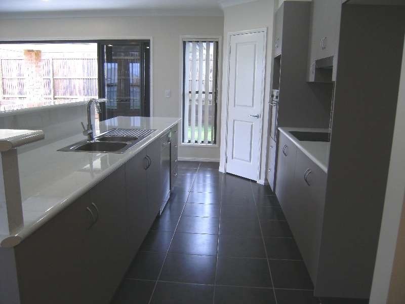 1 Krefter Crescent, Highfields QLD 4352