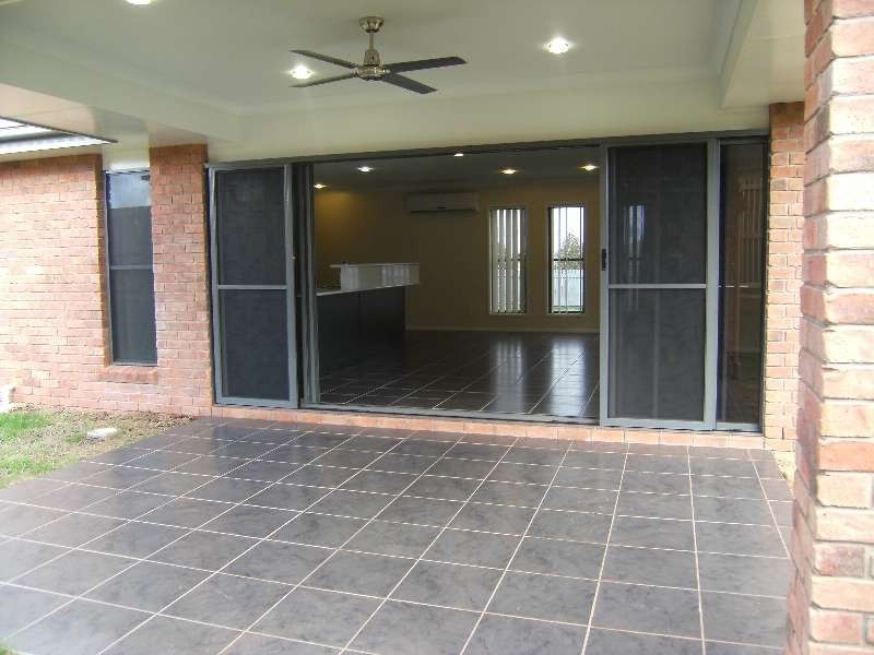 1 Krefter Crescent, Highfields QLD 4352