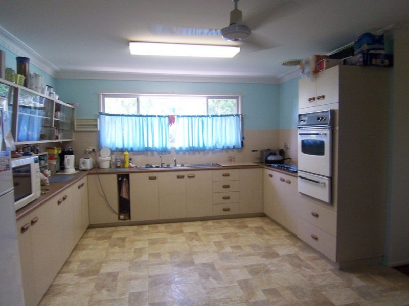 Avenell Heights QLD 4670