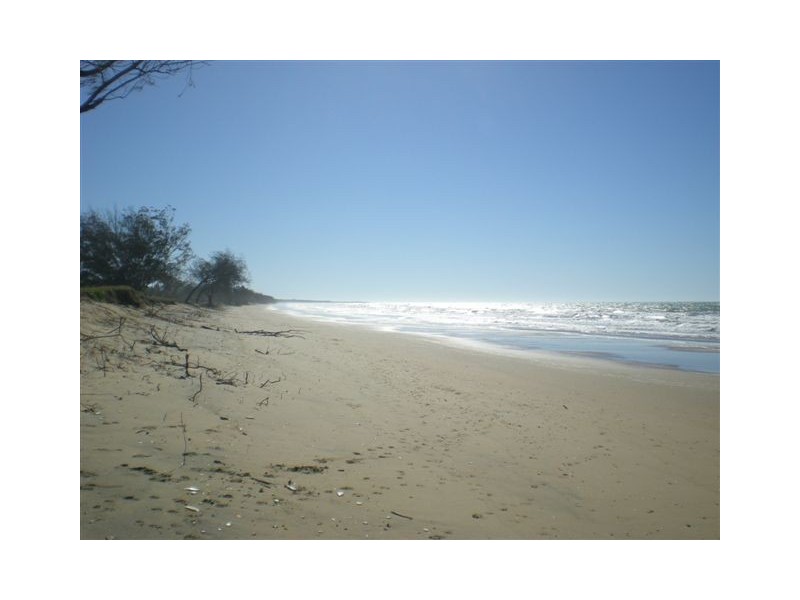 Moore Park Beach QLD 4670