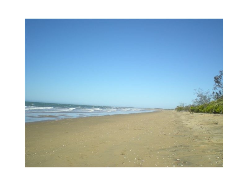 Moore Park Beach QLD 4670