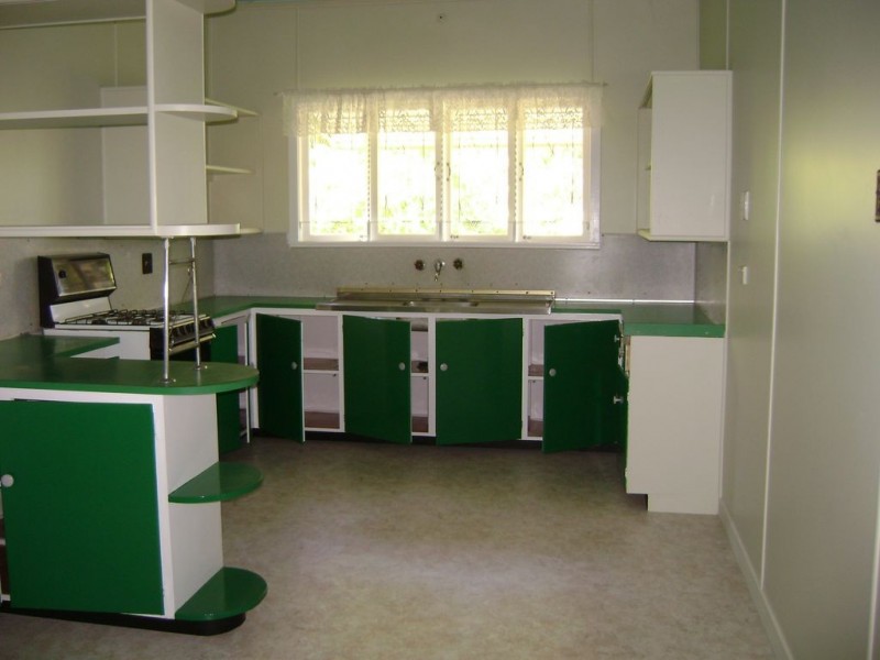Avenell Heights QLD 4670