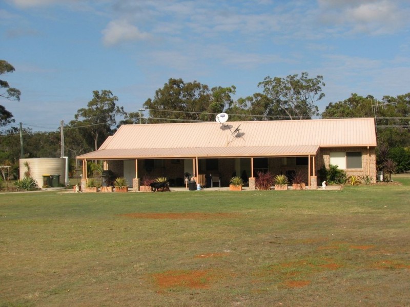 4 Oak Ave, Coonarr QLD 4670