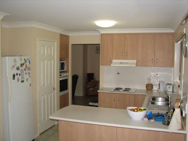 4 Oak Ave, Coonarr QLD 4670