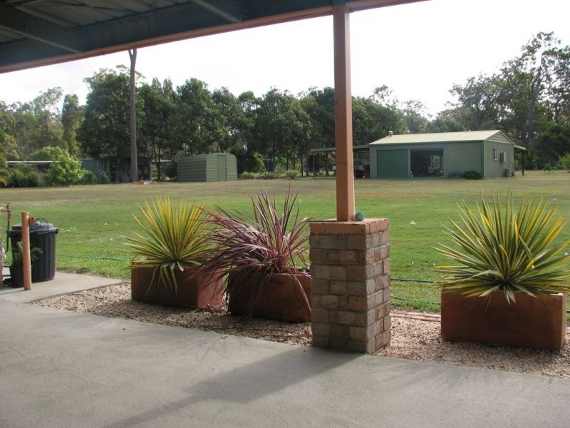 4 Oak Ave, Coonarr QLD 4670
