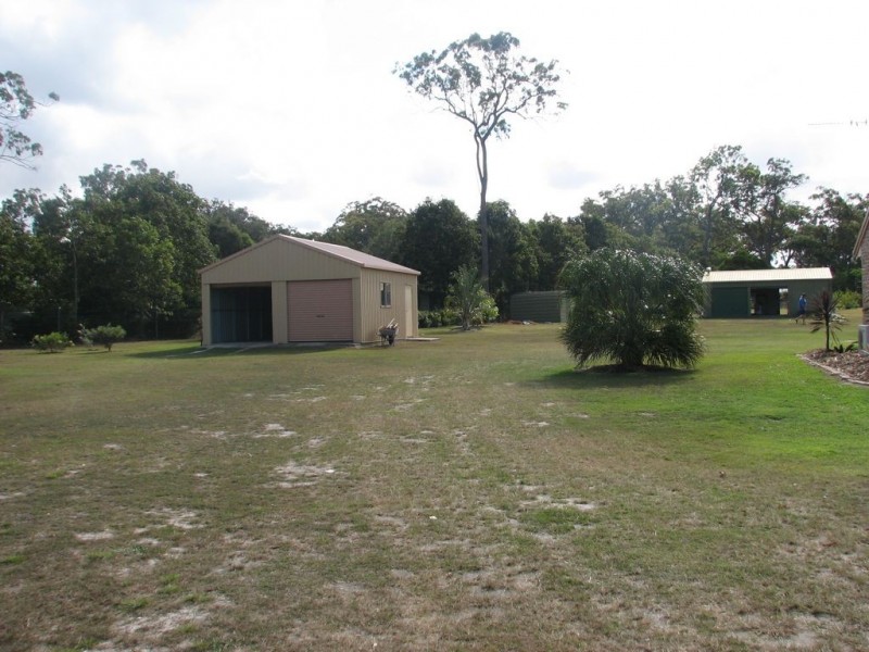 4 Oak Ave, Coonarr QLD 4670