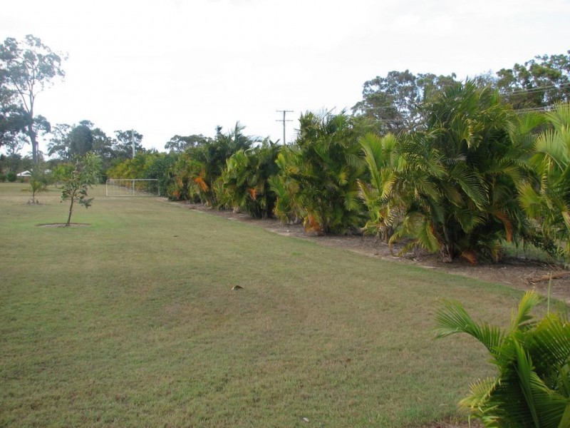 4 Oak Ave, Coonarr QLD 4670