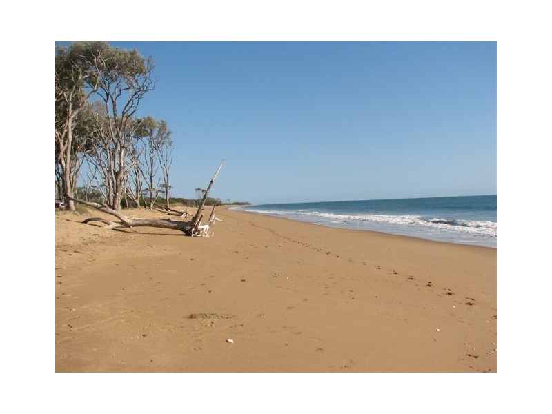 Moore Park Beach QLD 4670