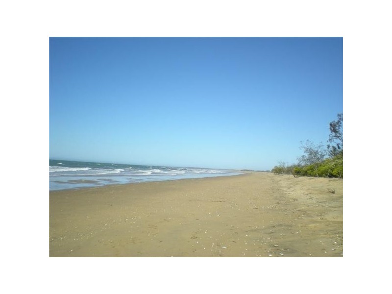 Moore Park Beach QLD 4670