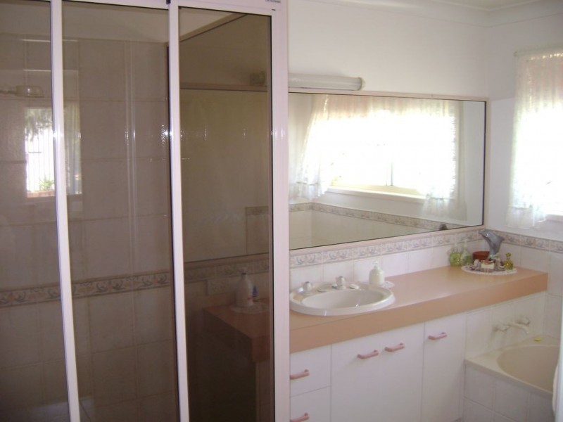 Avenell Heights QLD 4670