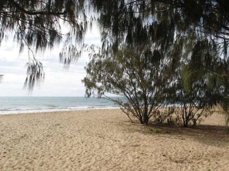 Moore Park Beach QLD 4670
