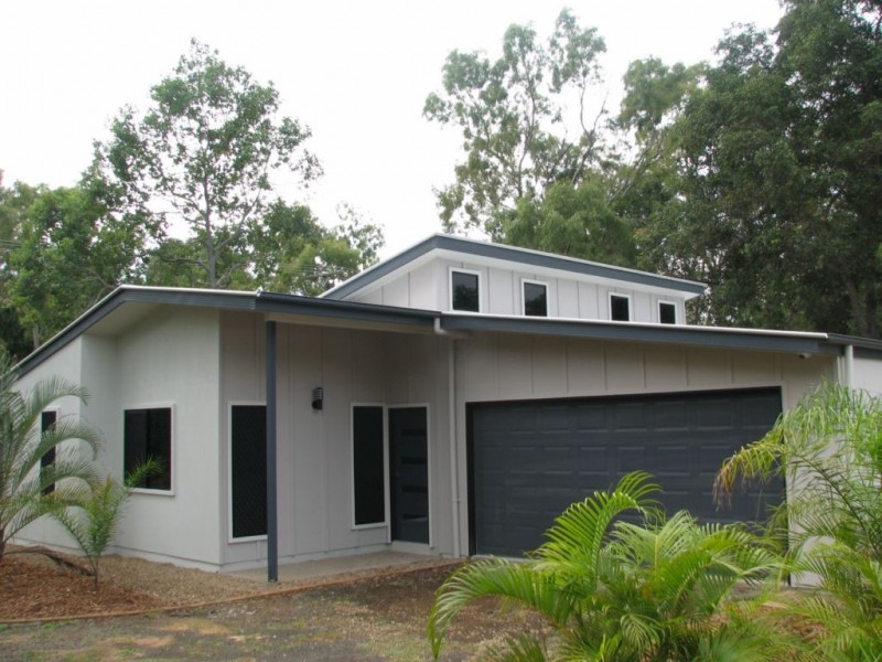 1, 2 & 3/4 Kentia Avenue, Moore Park Beach QLD 4670
