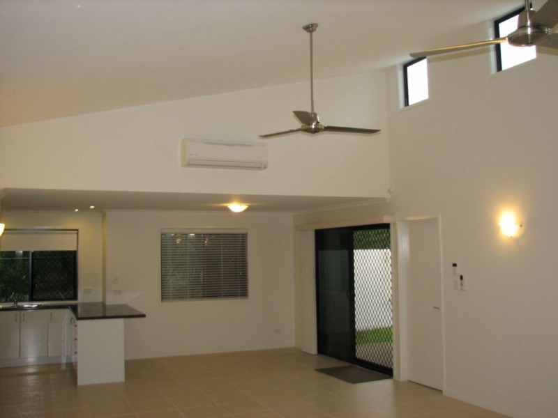 1, 2 & 3/4 Kentia Avenue, Moore Park Beach QLD 4670